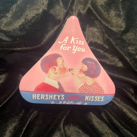 Hershey's Kisses Tin - Pink and Blue - Picture 1 of 7